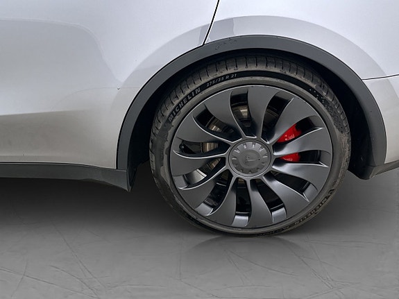 Tesla Model Y 30 of 30