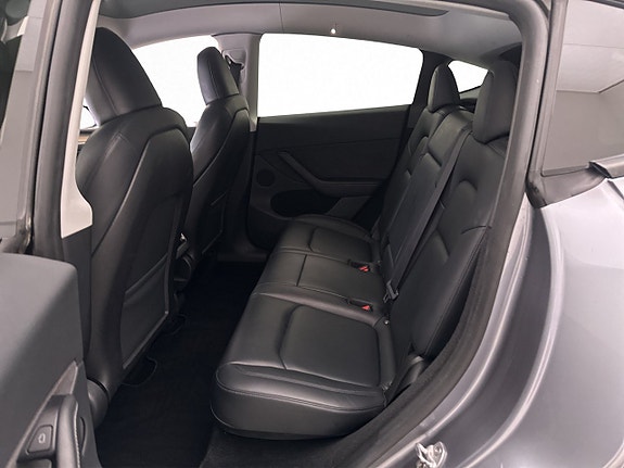 Tesla Model Y 26 of 30