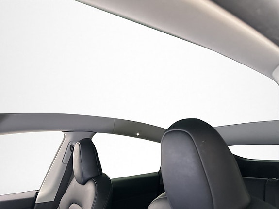 Tesla Model Y 13 of 30