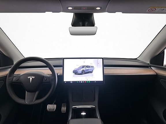 Tesla Model Y 14 of 30