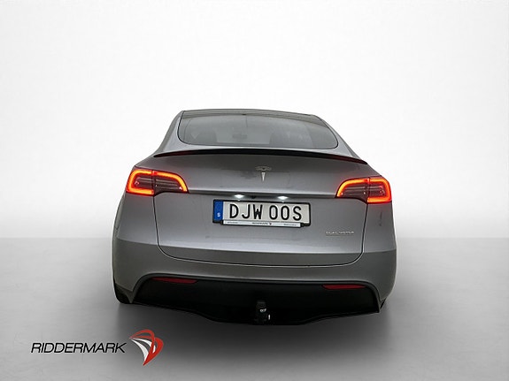 Tesla Model Y 7 of 30