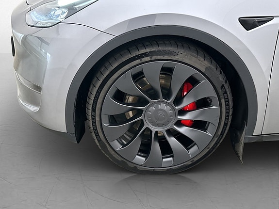 Tesla Model Y 29 of 30