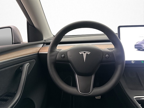 Tesla Model Y 15 of 30