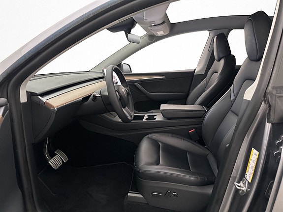 Tesla Model Y 12 of 30