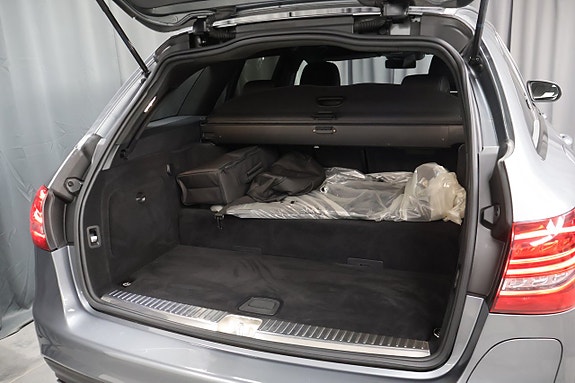 Mercedes-Benz C300 13 of 23