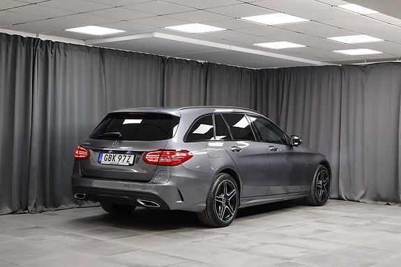 Mercedes-Benz C300 2 of 23