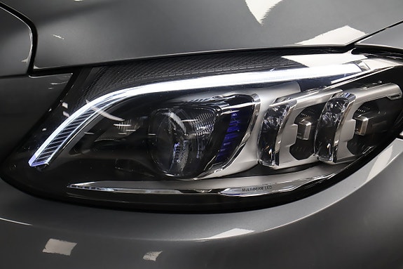 Mercedes-Benz C300 8 of 23