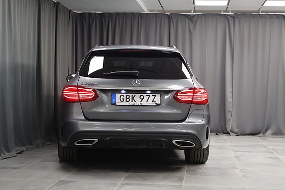 Mercedes-Benz C300 4 of 23