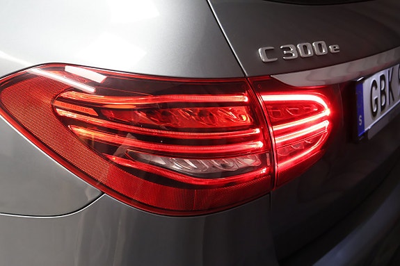 Mercedes-Benz C300 10 of 23