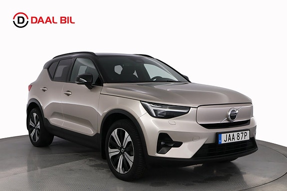 Volvo XC40 3 of 26