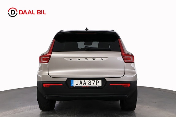 Volvo XC40 7 of 26