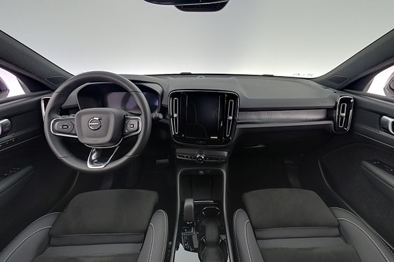 Volvo XC40 13 of 26