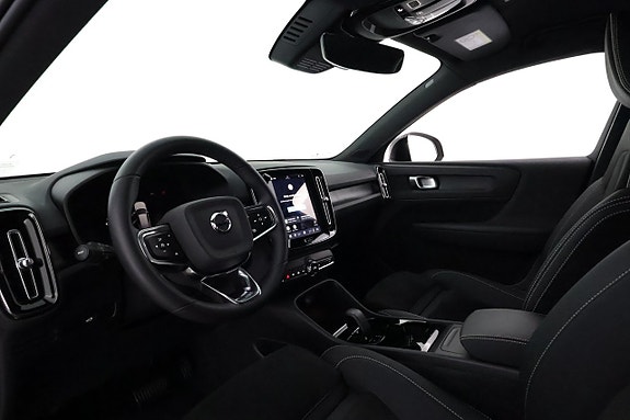 Volvo XC40 11 of 26