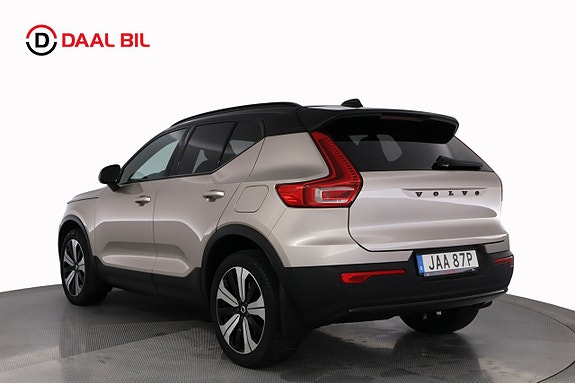 Volvo XC40 8 of 26