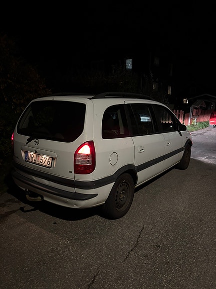 Opel Zafira 2 of 5
