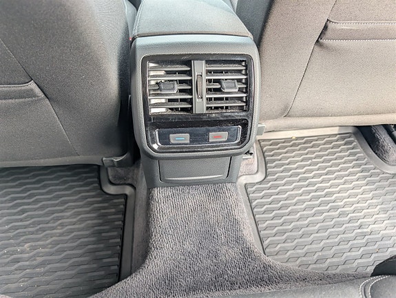 Volkswagen Passat 16 of 19