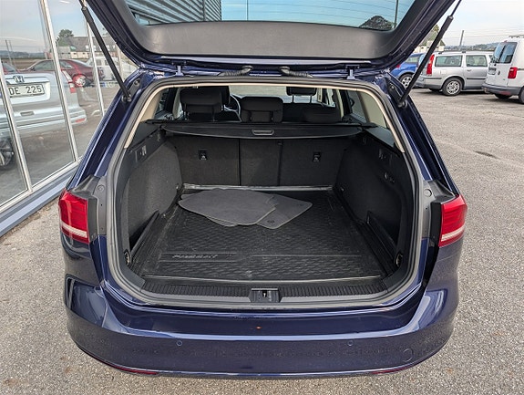 Volkswagen Passat 17 of 19