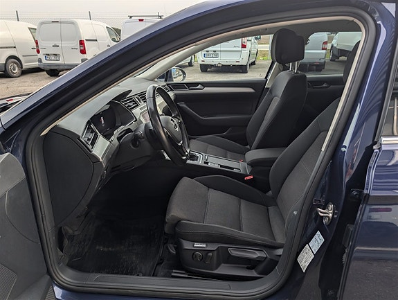 Volkswagen Passat 9 of 19