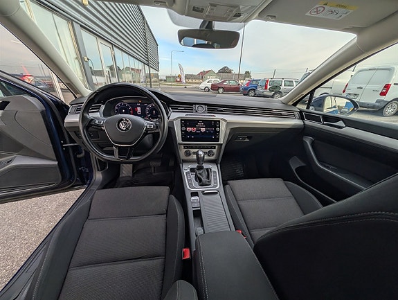 Volkswagen Passat 13 of 19