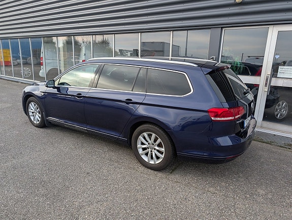 Volkswagen Passat 3 of 19
