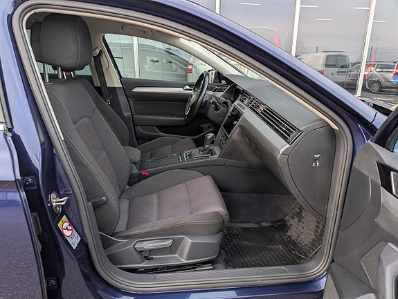 Volkswagen Passat 14 of 19