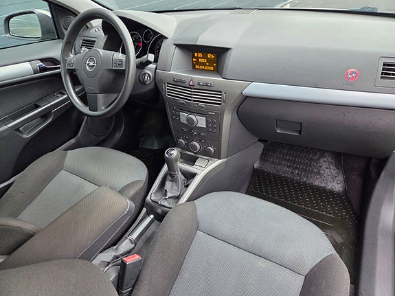 Opel Astra 16 of 18