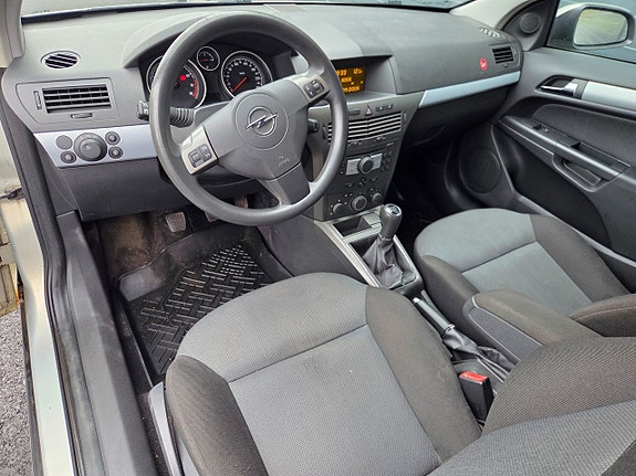 Opel Astra 12 of 18