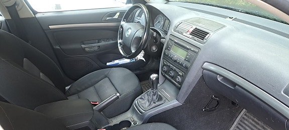 Skoda Octavia 2 of 3