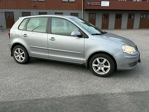 Volkswagen Polo 2 of 6