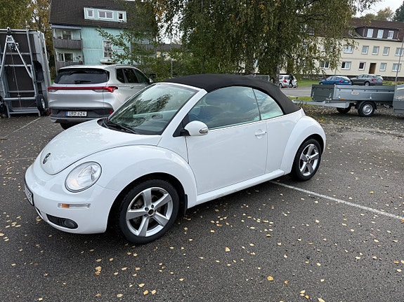 Volkswagen New Beetle 6 of 10