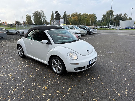 Volkswagen New Beetle 5 of 10
