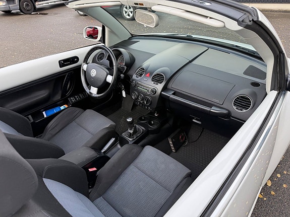 Volkswagen New Beetle 10 of 10