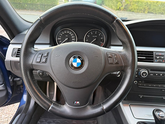 BMW 325i 24 of 27