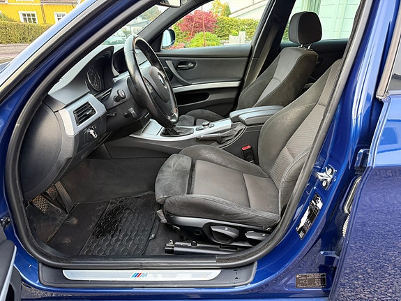 BMW 325i 16 of 27
