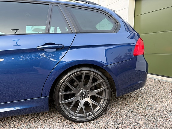 BMW 325i 8 of 27