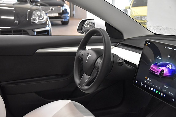Tesla Model 3 9 of 29