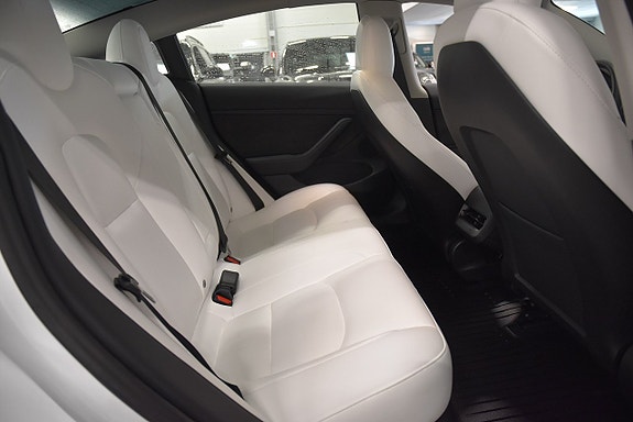 Tesla Model 3 18 of 29