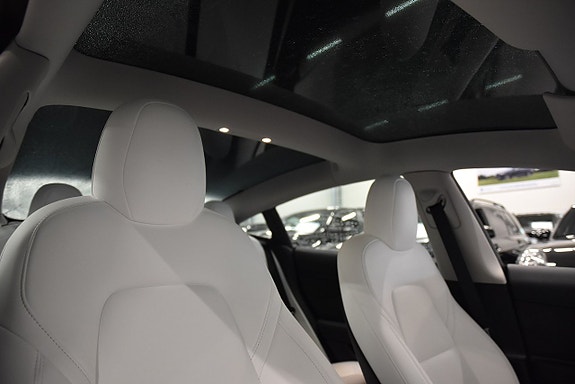 Tesla Model 3 17 of 29