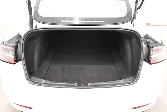 Tesla Model 3 29 of 29