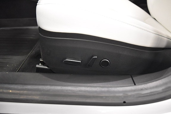 Tesla Model 3 20 of 29