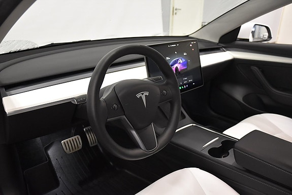 Tesla Model 3 8 of 29