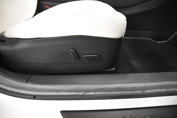 Tesla Model 3 19 of 29