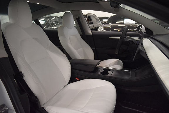 Tesla Model 3 16 of 29