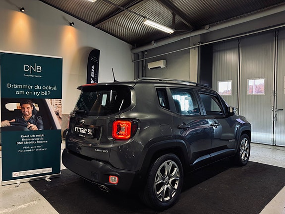 Jeep Renegade 3 of 19