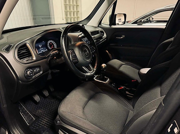Jeep Renegade 8 of 19
