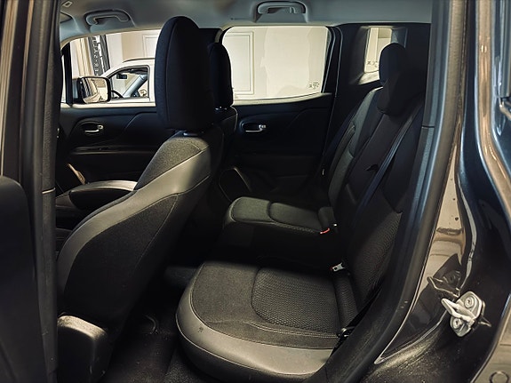 Jeep Renegade 19 of 19