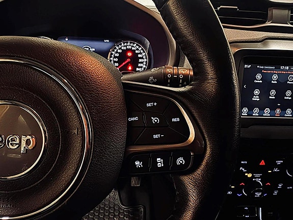 Jeep Renegade 10 of 19