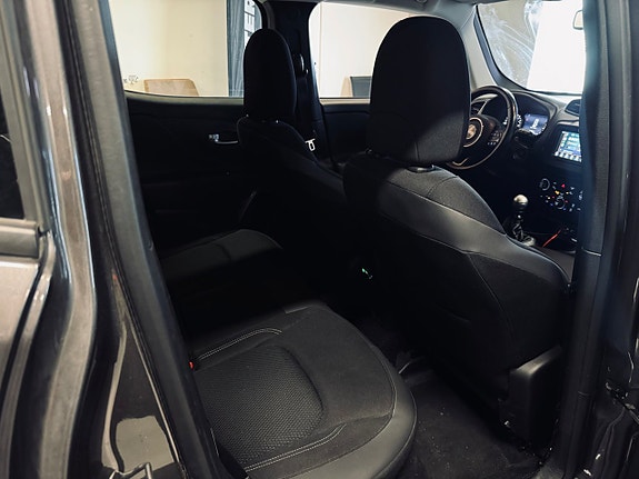 Jeep Renegade 18 of 19