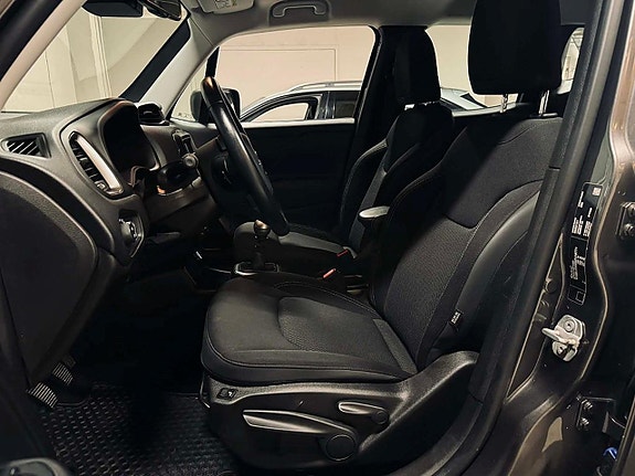 Jeep Renegade 17 of 19