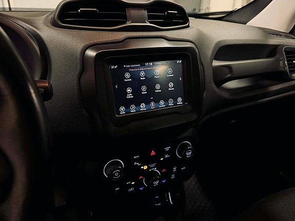 Jeep Renegade 12 of 19